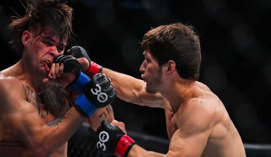 Мовсар Евлоев с трудом одолел Диего Лопеса, но остается непобежденным. Фото: UFC