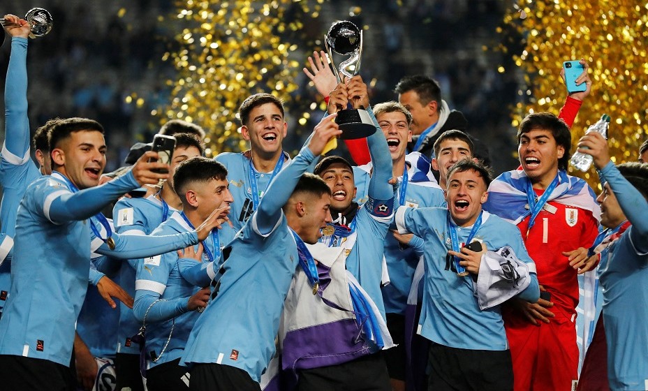 Уругвайцы празднуют свой успех. Фото: Reuters
