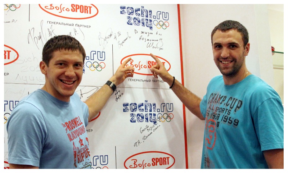 Шабалкин (на фото справа) госпитализирован после жесткого нападения. Фото: Global Look Press