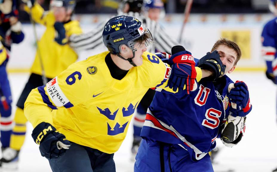 Сборные США и Швеции устроили драку в концовке финала МЧМ-2024. Фото: Reuters