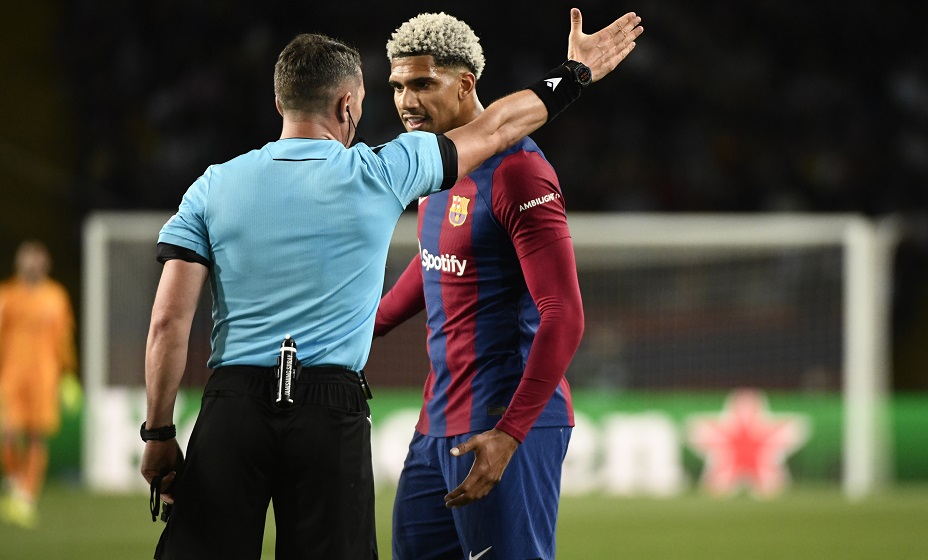 Араухо попросил прощения у болельщиков «Барселоны». Фото: Global Look Press