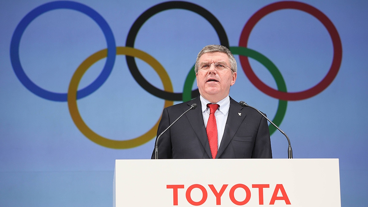 Томас Бах в 2015 году на подписании контракта МОК с