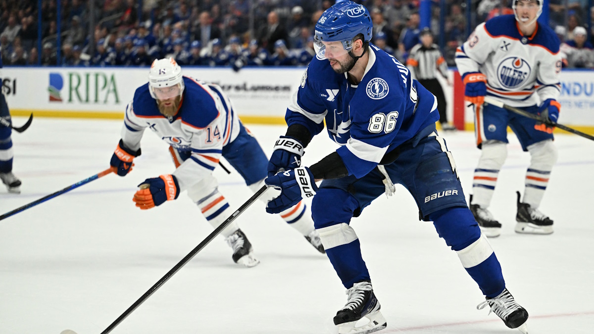 Кучеров блистает в НХЛ. Фото: REUTERS