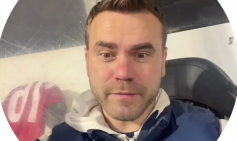 Акинфеев записывает кружки во время матча, фото снимок экрана