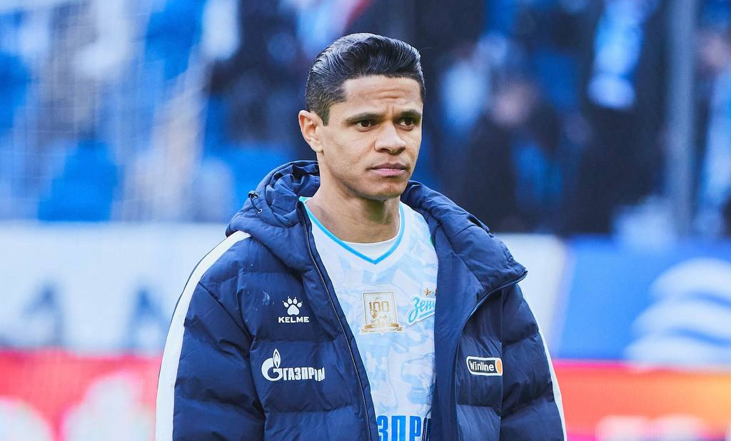 Сантос выбыл до конца 2025 года Фото: ФК