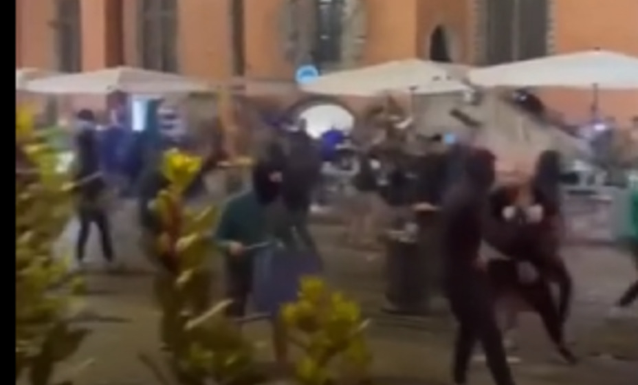 Драка ультрас, фото снимок экрана РБК