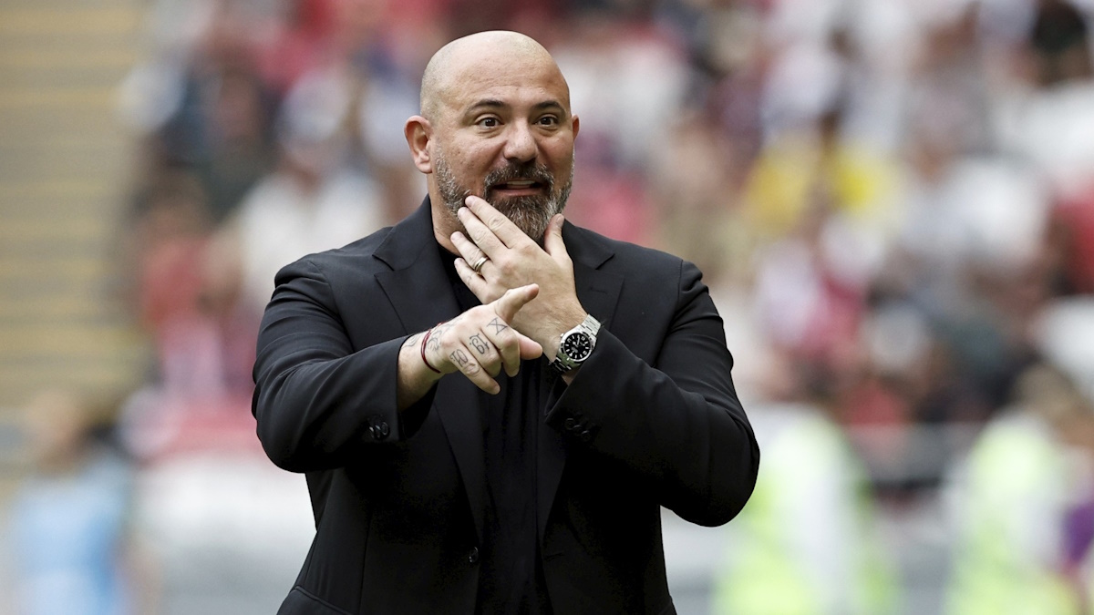 Деян Станкович наконец-то был на скамейке. Фото: GLOBAL LOOK PRESS