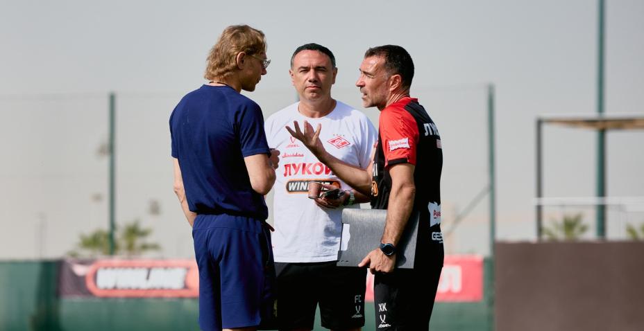 Главный тренер сборной России Валерий Карпин приехал в