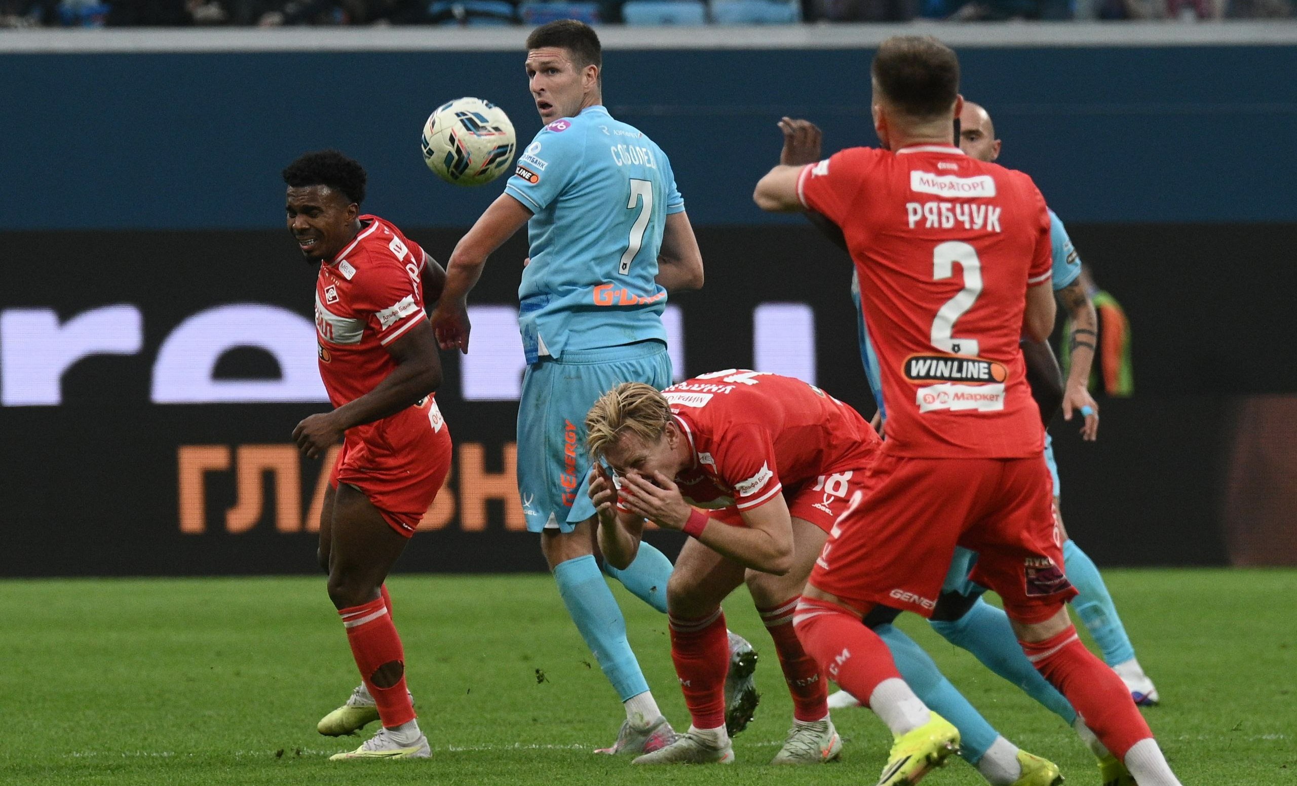 Нападающий «Зенита» Александр Соболев (в центре) стал героем матча со «Спартаком». Фото: Фото: Алексей Булатов/КП - Санкт-Петербург