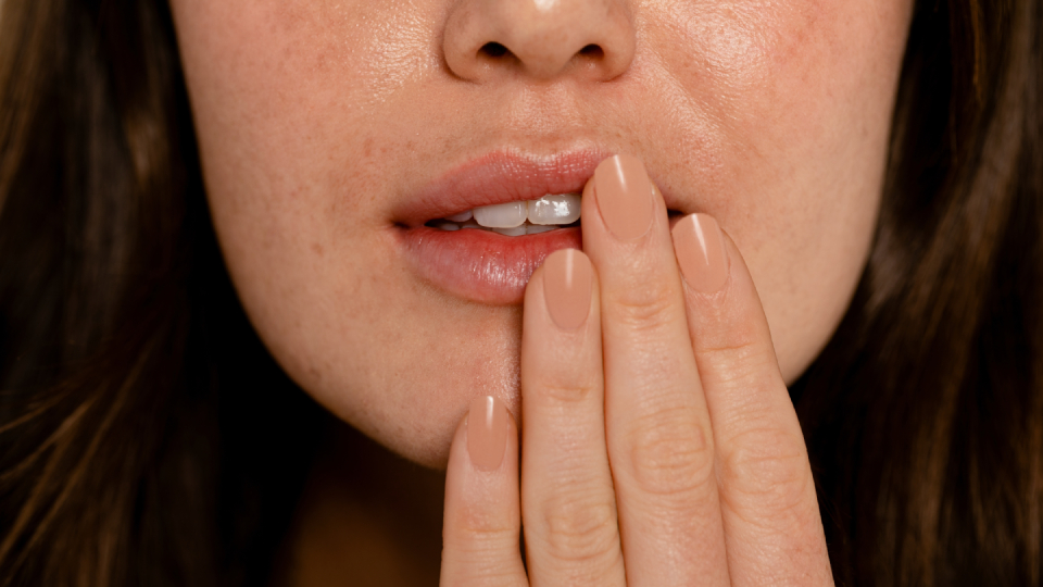 Модный нюдовый маникюр в 2025 году: новинки и идеи дизайна