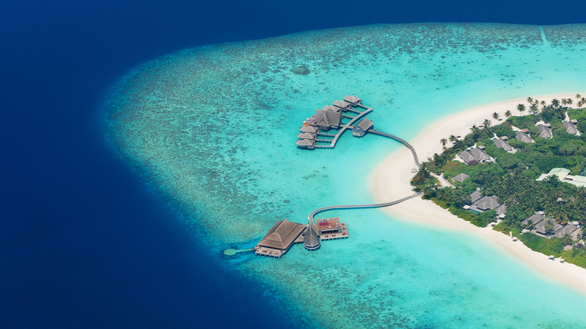 Вид с воздуха на остров Раа на Мальдивах.
