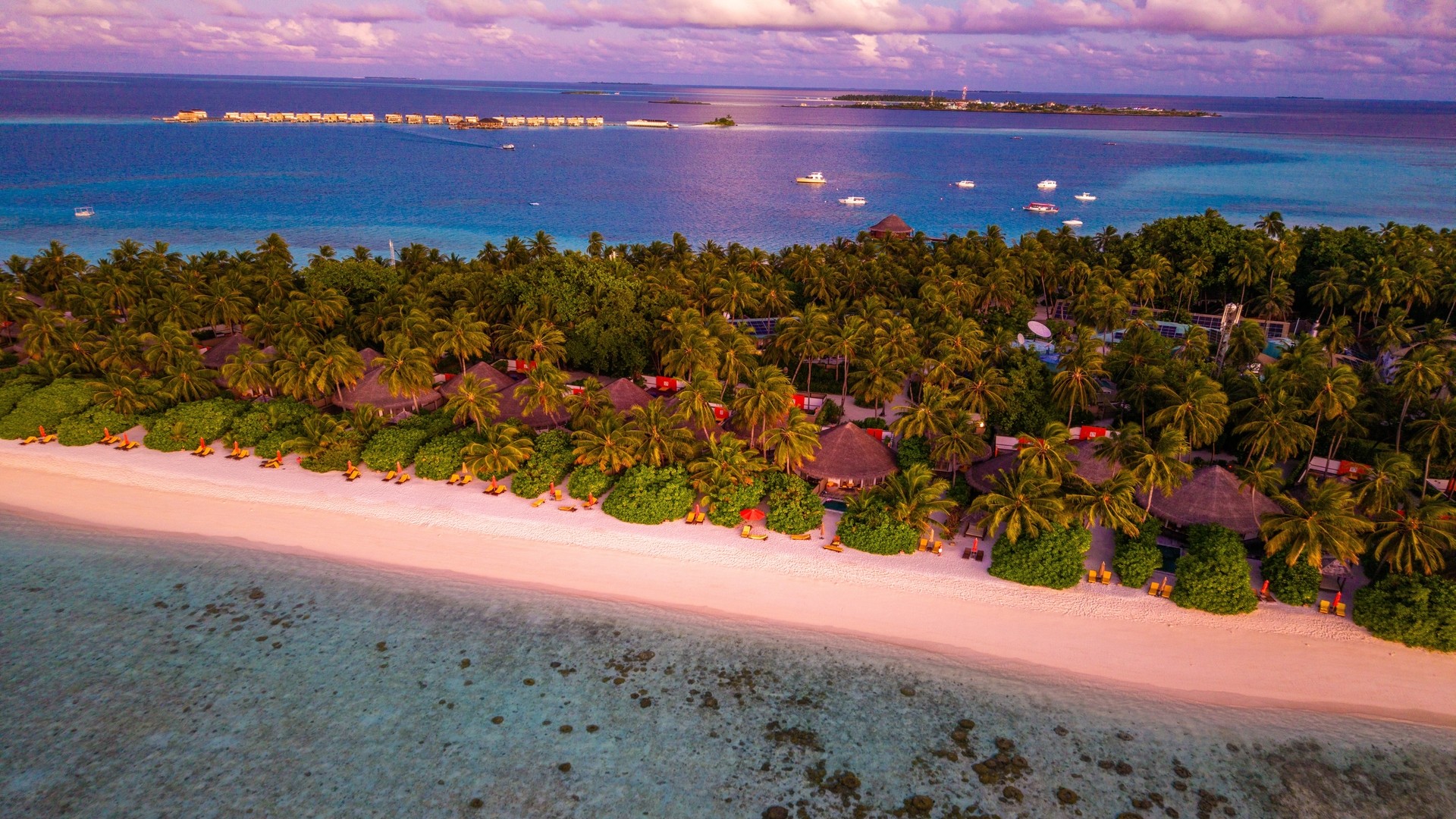 Остров Велавару на закате, атолл Даалу.