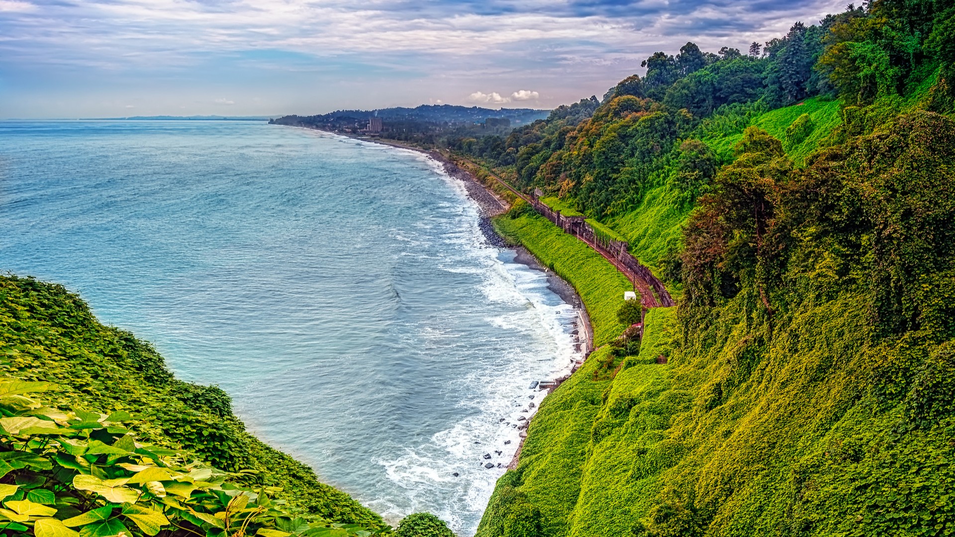 Ботанический сад и пляж Батуми в районе Зеленого мыса.