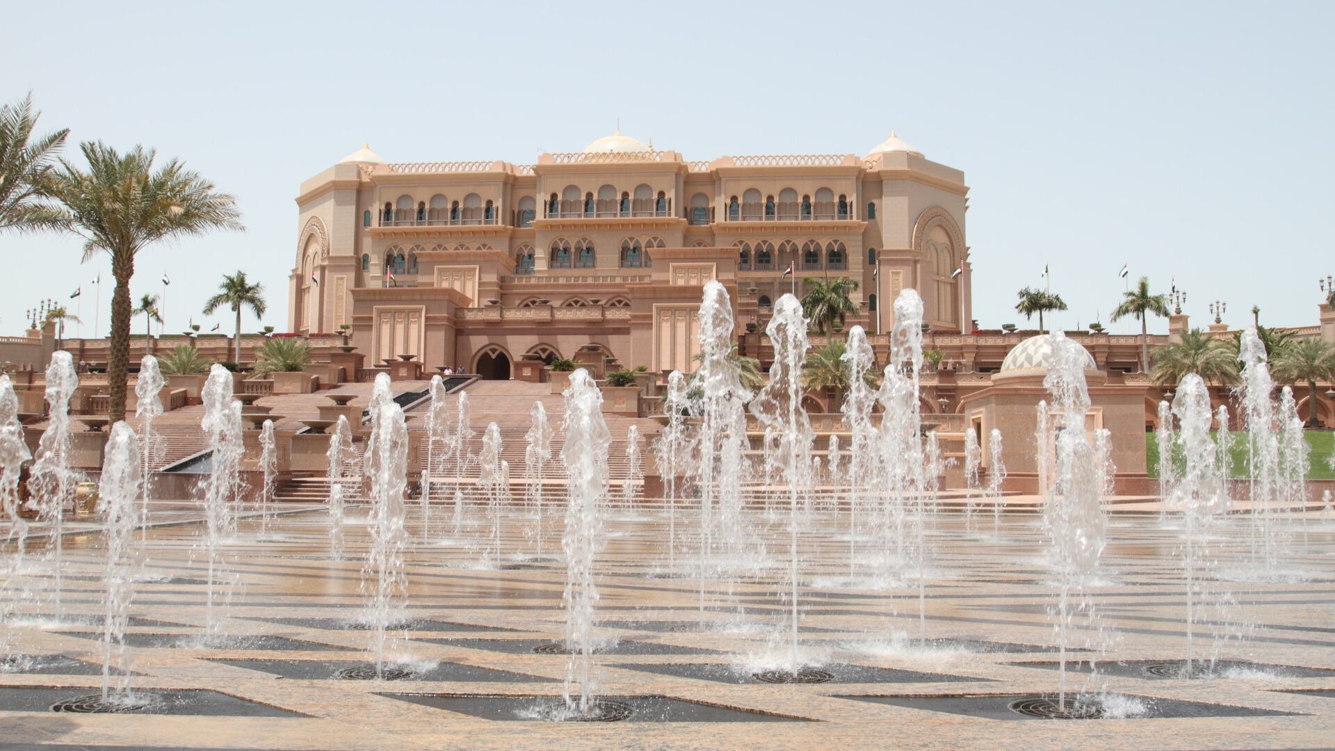 Роскошный отель Emirates Palace Mandarin Oriental в Абу-Даби.